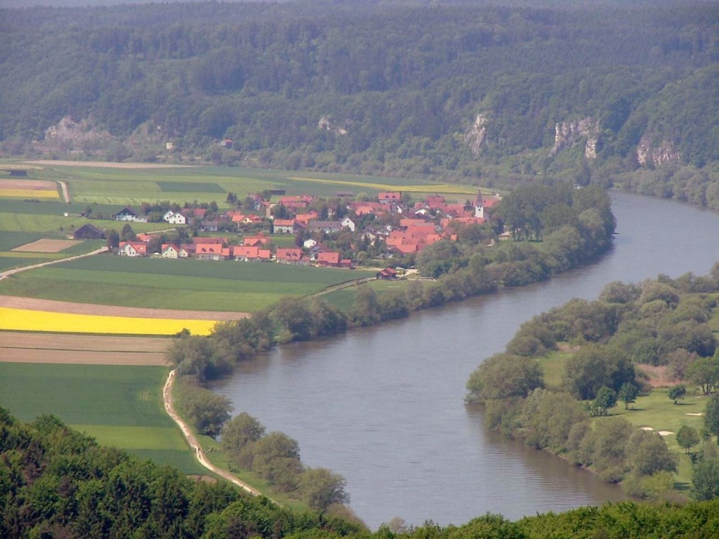 matting mit ganzem Donauknie